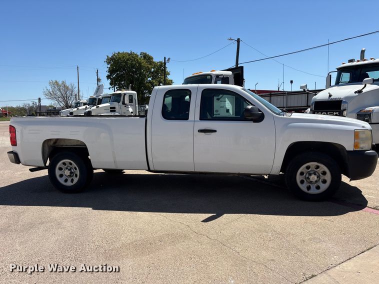 image for item ES8710 2011 Chevrolet Silverado 1500 Ext. Cab pickup truck