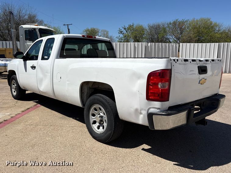 image for item ES8710 2011 Chevrolet Silverado 1500 Ext. Cab pickup truck