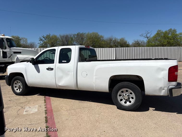 image for item ES8710 2011 Chevrolet Silverado 1500 Ext. Cab pickup truck