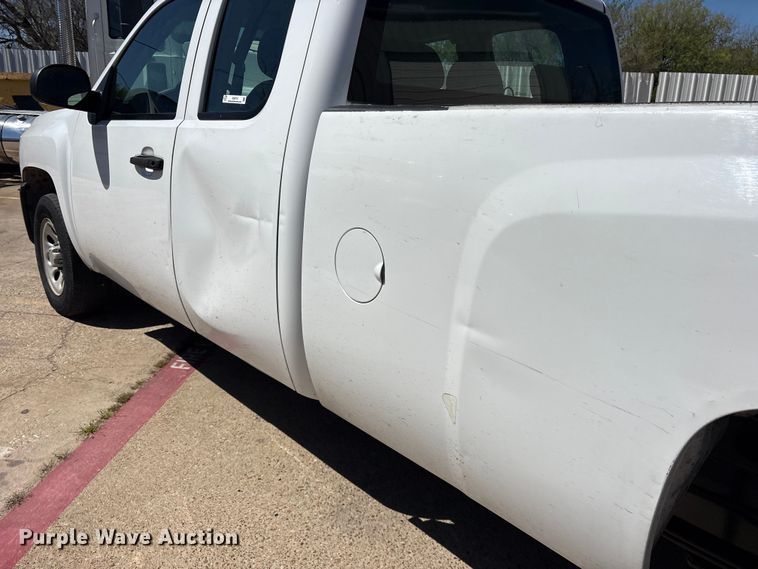 image for item ES8710 2011 Chevrolet Silverado 1500 Ext. Cab pickup truck