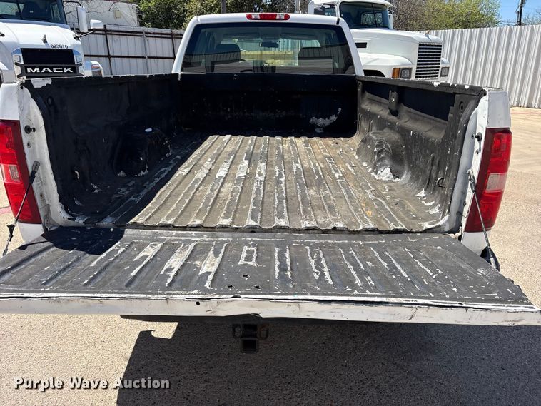 image for item ES8710 2011 Chevrolet Silverado 1500 Ext. Cab pickup truck