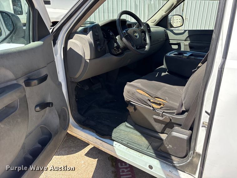 image for item ES8710 2011 Chevrolet Silverado 1500 Ext. Cab pickup truck