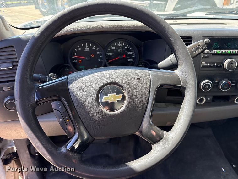 image for item ES8710 2011 Chevrolet Silverado 1500 Ext. Cab pickup truck