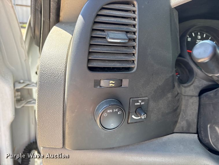image for item ES8710 2011 Chevrolet Silverado 1500 Ext. Cab pickup truck