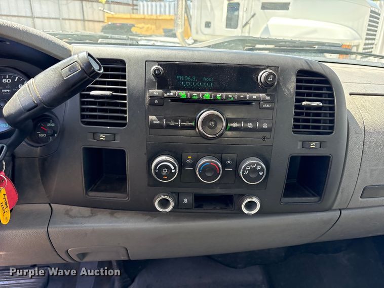 image for item ES8710 2011 Chevrolet Silverado 1500 Ext. Cab pickup truck