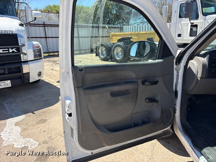 image for item ES8710 2011 Chevrolet Silverado 1500 Ext. Cab pickup truck