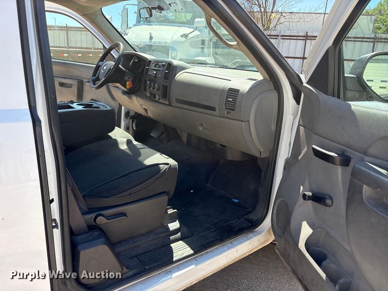 image for item ES8710 2011 Chevrolet Silverado 1500 Ext. Cab pickup truck