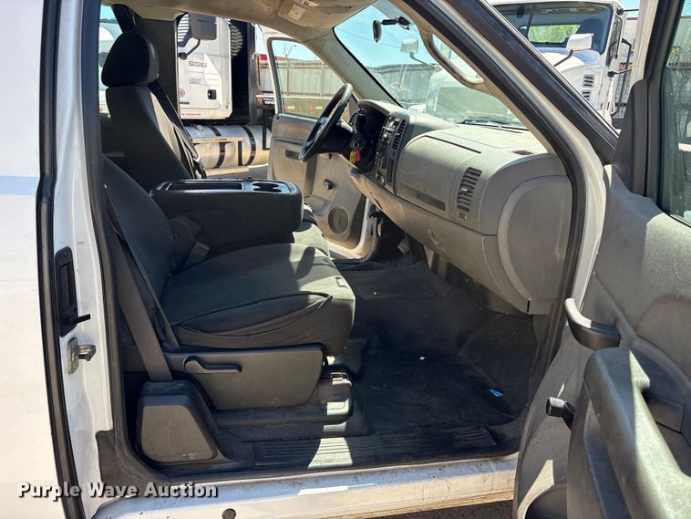 image for item ES8710 2011 Chevrolet Silverado 1500 Ext. Cab pickup truck