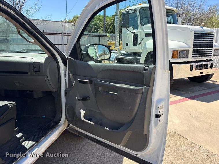 image for item ES8710 2011 Chevrolet Silverado 1500 Ext. Cab pickup truck