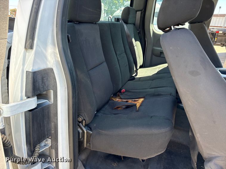 image for item ES8710 2011 Chevrolet Silverado 1500 Ext. Cab pickup truck