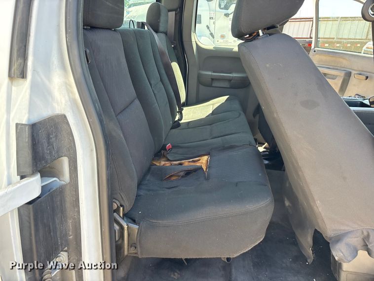 image for item ES8710 2011 Chevrolet Silverado 1500 Ext. Cab pickup truck