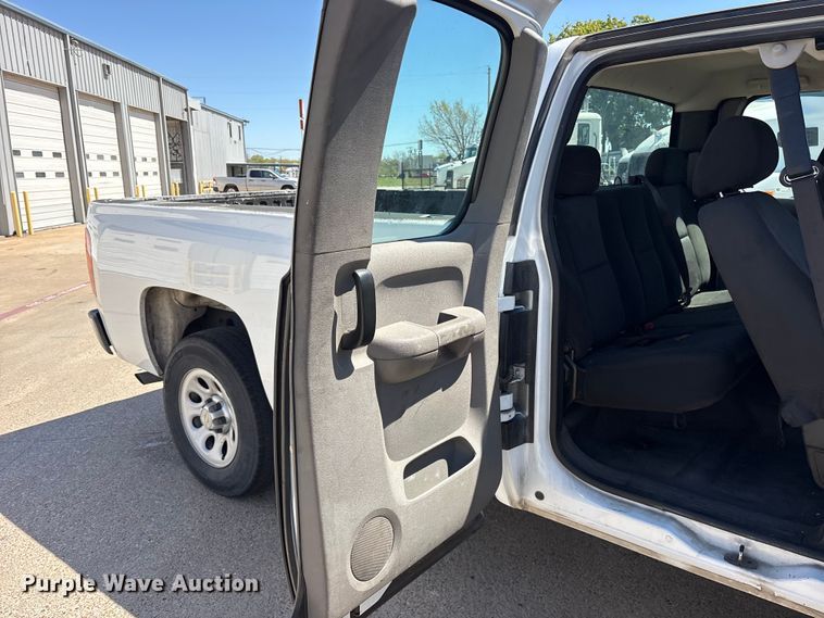 image for item ES8710 2011 Chevrolet Silverado 1500 Ext. Cab pickup truck