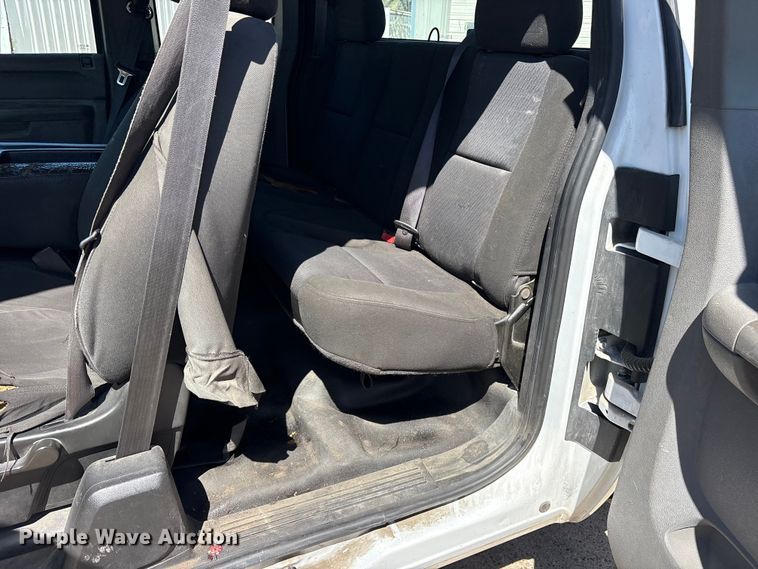 image for item ES8710 2011 Chevrolet Silverado 1500 Ext. Cab pickup truck