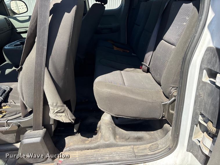 image for item ES8710 2011 Chevrolet Silverado 1500 Ext. Cab pickup truck