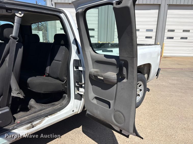 image for item ES8710 2011 Chevrolet Silverado 1500 Ext. Cab pickup truck