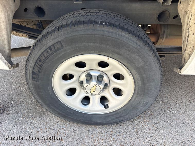 image for item ES8710 2011 Chevrolet Silverado 1500 Ext. Cab pickup truck