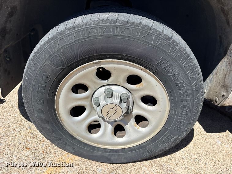 image for item ES8710 2011 Chevrolet Silverado 1500 Ext. Cab pickup truck