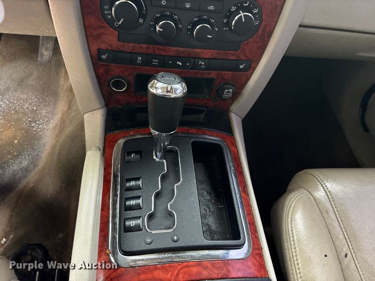 image for item ES8920 2006 Jeep Commander Limited  SUV
