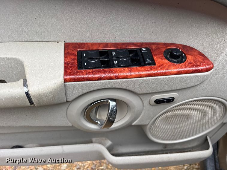 image for item ES8920 2006 Jeep Commander Limited  SUV