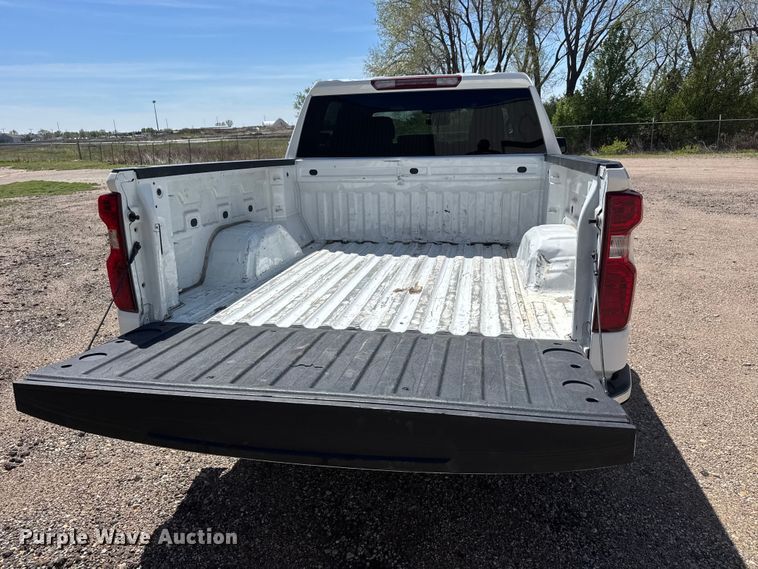 image for item ET1907 2023 Chevrolet Silverado 1500 Crew Cab pickup truck