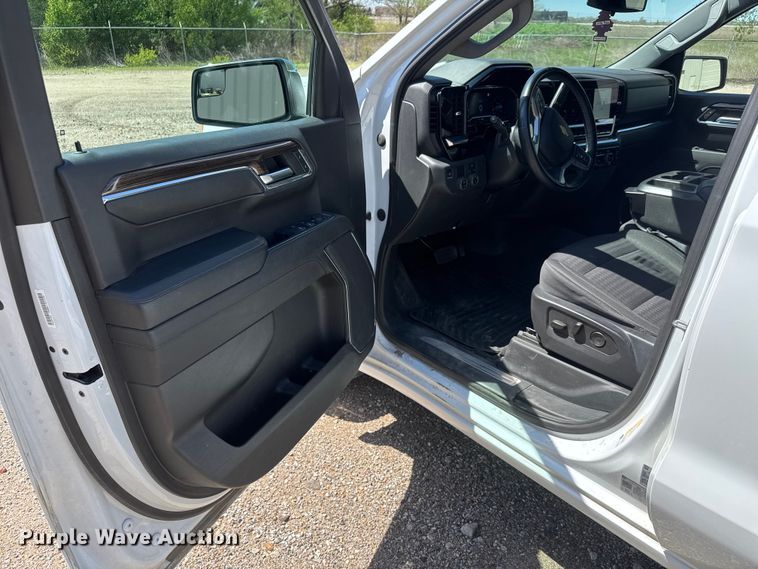 image for item ET1907 2023 Chevrolet Silverado 1500 Crew Cab pickup truck