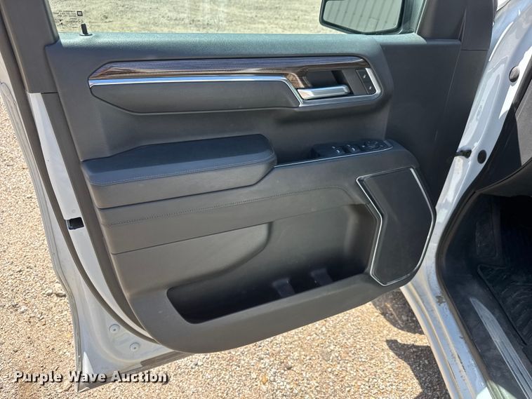 image for item ET1907 2023 Chevrolet Silverado 1500 Crew Cab pickup truck