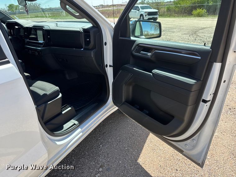 image for item ET1907 2023 Chevrolet Silverado 1500 Crew Cab pickup truck