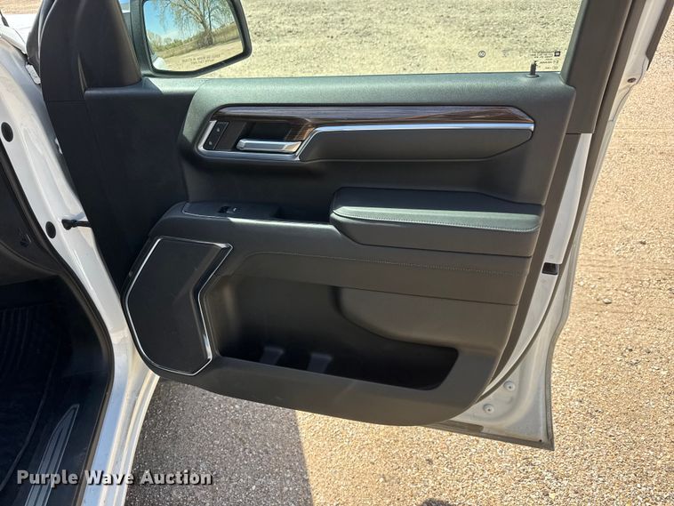 image for item ET1907 2023 Chevrolet Silverado 1500 Crew Cab pickup truck