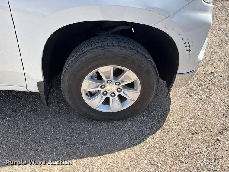 image for item ET1907 2023 Chevrolet Silverado 1500 Crew Cab pickup truck