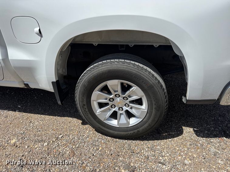 image for item ET1907 2023 Chevrolet Silverado 1500 Crew Cab pickup truck