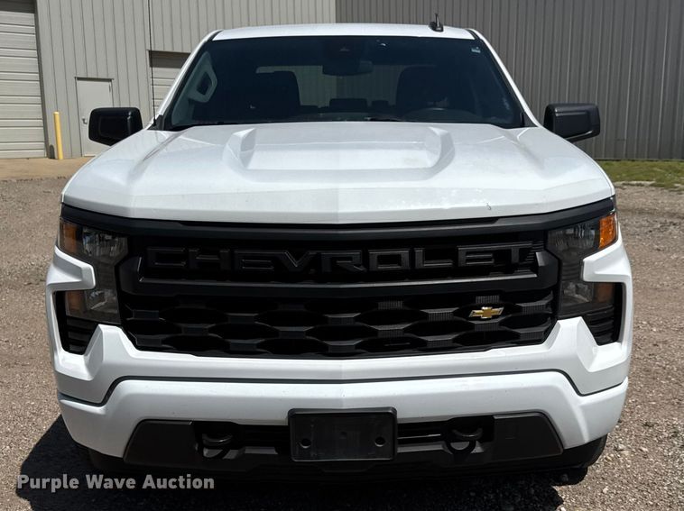 image for item ET1908 2022 Chevrolet Silverado 1500 Crew Cab pickup truck