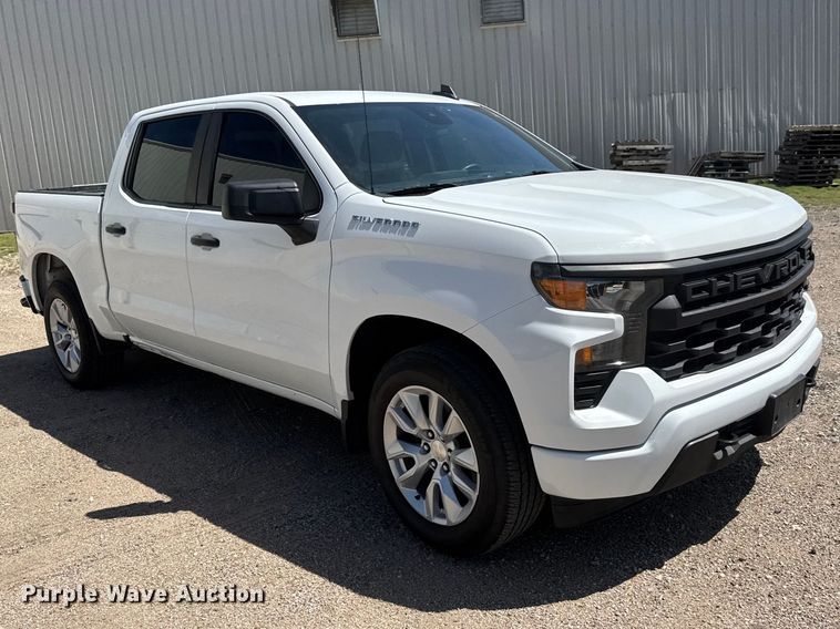 image for item ET1908 2022 Chevrolet Silverado 1500 Crew Cab pickup truck