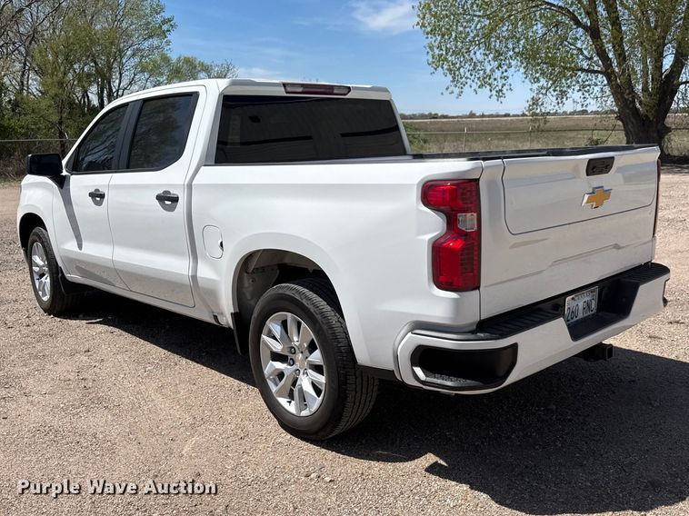 image for item ET1908 2022 Chevrolet Silverado 1500 Crew Cab pickup truck