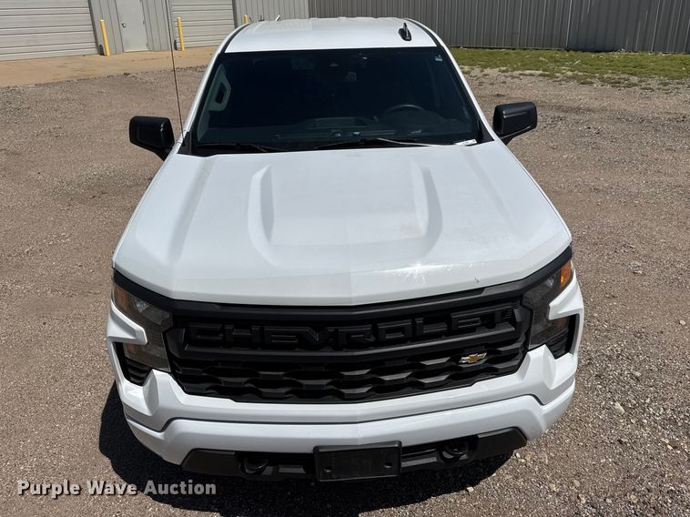 image for item ET1908 2022 Chevrolet Silverado 1500 Crew Cab pickup truck