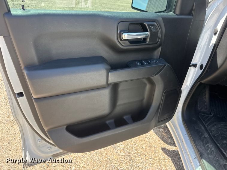 image for item ET1908 2022 Chevrolet Silverado 1500 Crew Cab pickup truck
