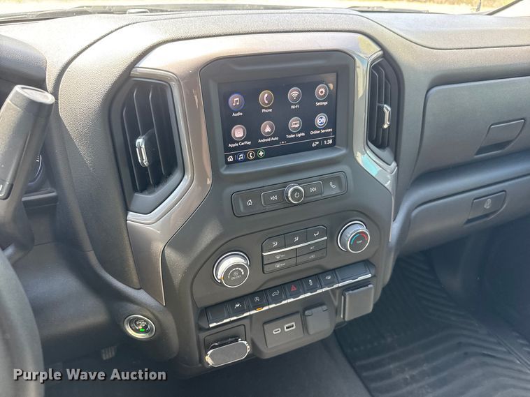 image for item ET1908 2022 Chevrolet Silverado 1500 Crew Cab pickup truck