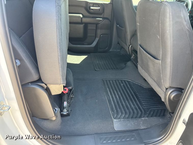 image for item ET1908 2022 Chevrolet Silverado 1500 Crew Cab pickup truck