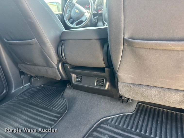 image for item ET1908 2022 Chevrolet Silverado 1500 Crew Cab pickup truck