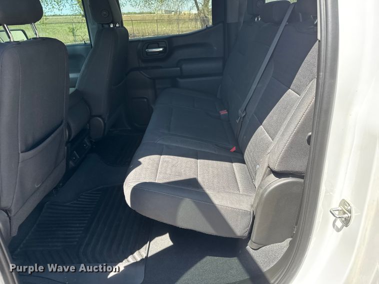 image for item ET1908 2022 Chevrolet Silverado 1500 Crew Cab pickup truck