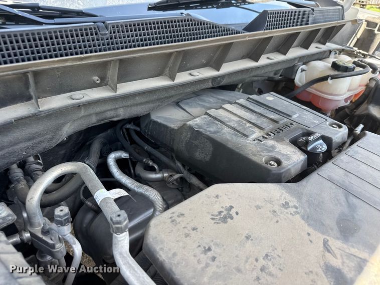 image for item ET1908 2022 Chevrolet Silverado 1500 Crew Cab pickup truck