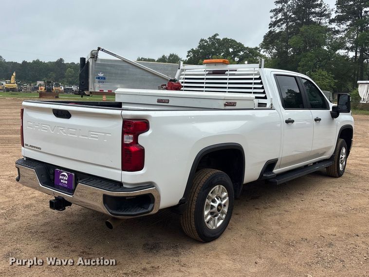 image for item ET2005 2021 Chevrolet Silverado 2500HD Crew Cab pickup truck