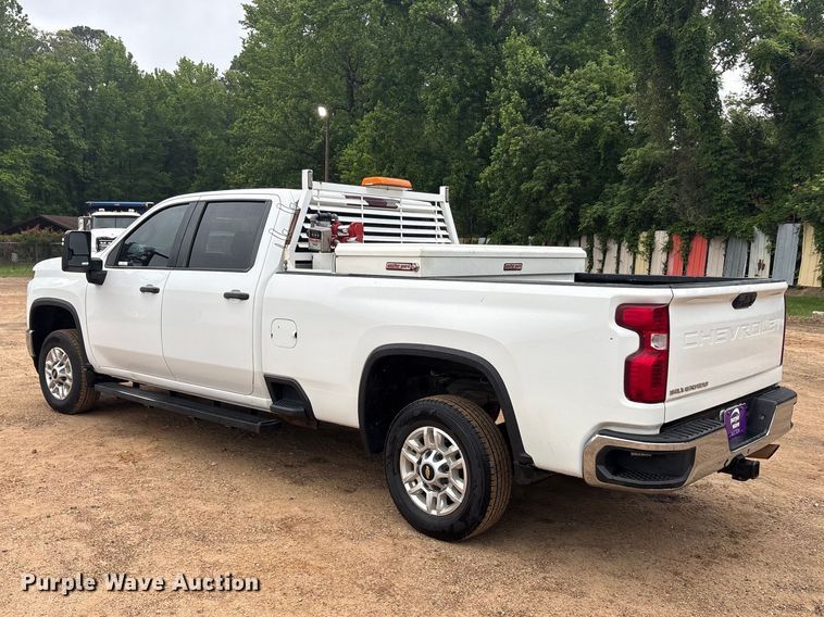 image for item ET2005 2021 Chevrolet Silverado 2500HD Crew Cab pickup truck