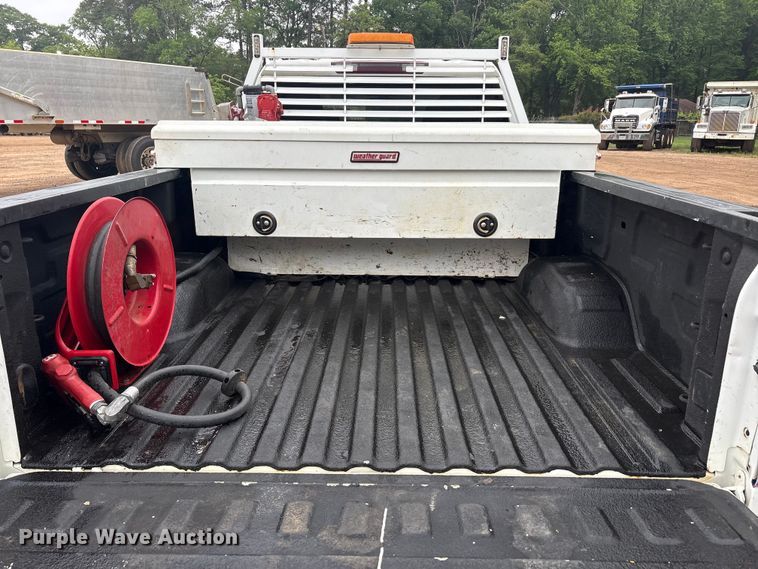 image for item ET2005 2021 Chevrolet Silverado 2500HD Crew Cab pickup truck