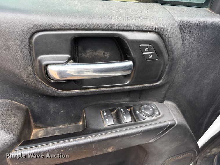 image for item ET2005 2021 Chevrolet Silverado 2500HD Crew Cab pickup truck