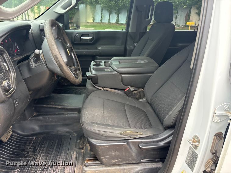 image for item ET2005 2021 Chevrolet Silverado 2500HD Crew Cab pickup truck