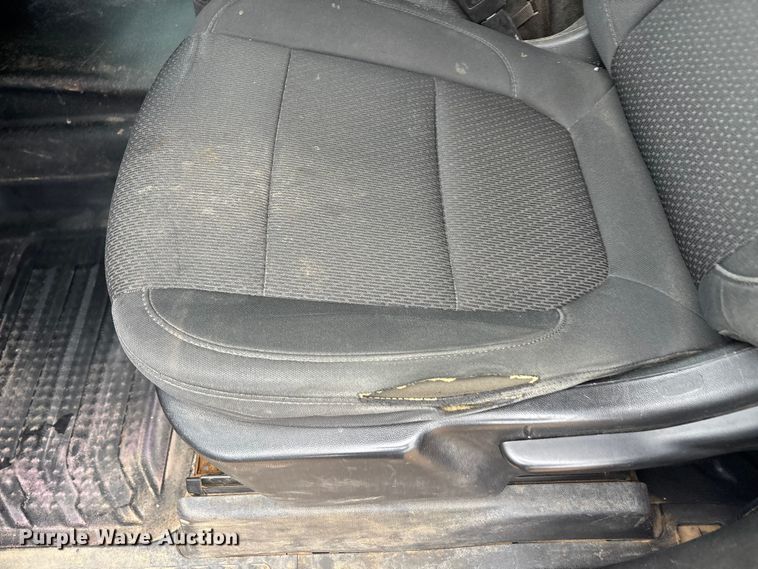 image for item ET2005 2021 Chevrolet Silverado 2500HD Crew Cab pickup truck