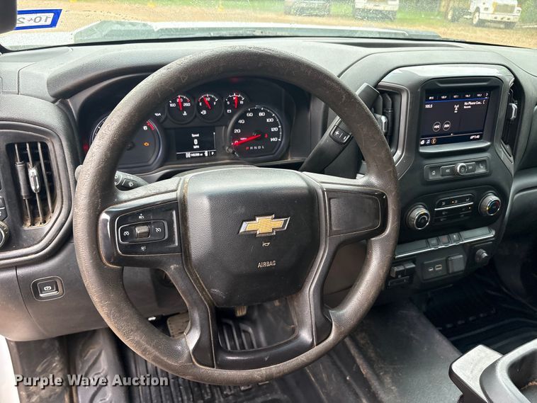 image for item ET2005 2021 Chevrolet Silverado 2500HD Crew Cab pickup truck
