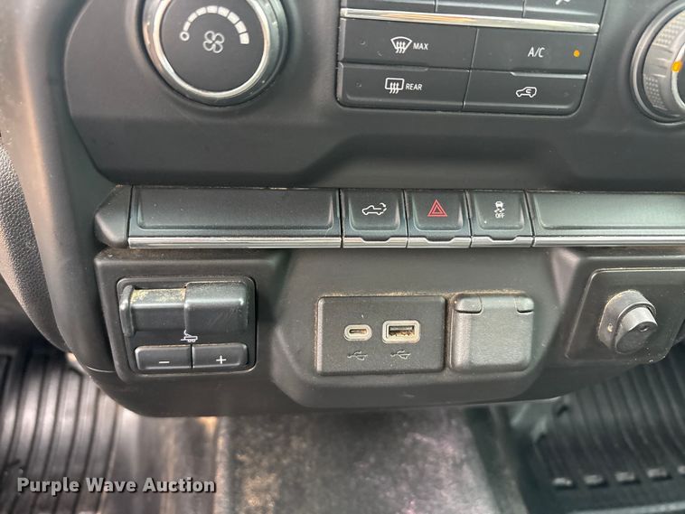 image for item ET2005 2021 Chevrolet Silverado 2500HD Crew Cab pickup truck