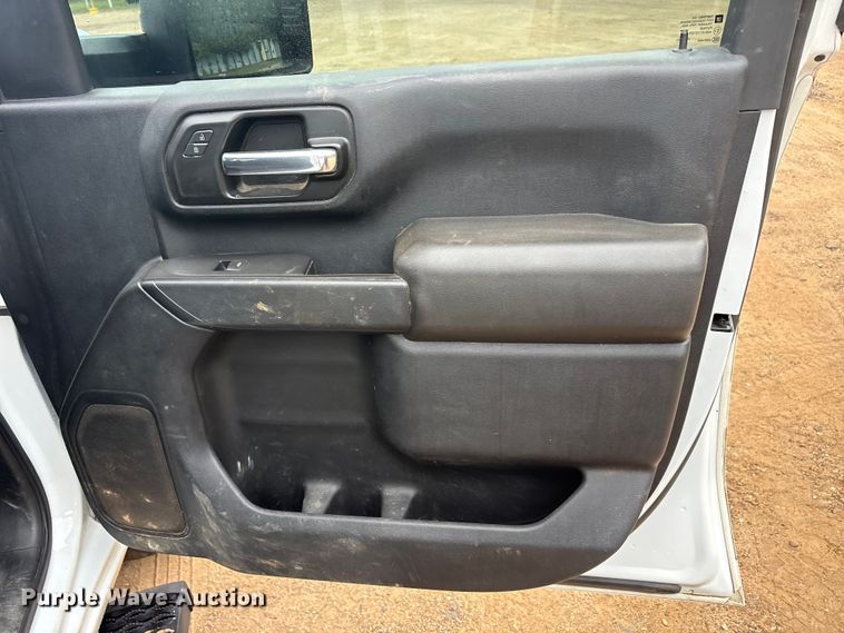 image for item ET2005 2021 Chevrolet Silverado 2500HD Crew Cab pickup truck