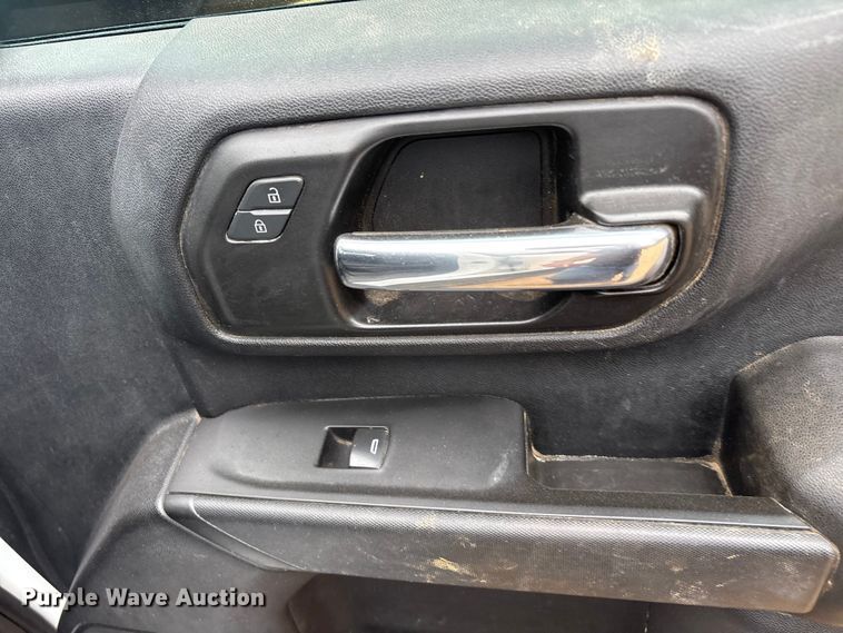 image for item ET2005 2021 Chevrolet Silverado 2500HD Crew Cab pickup truck